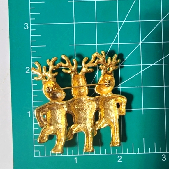 VINTAGE SIGNED "AJC" CHRISTMAS ORIGINAL UGLY SWEATER DANCING REINDEER BROOCH - Picture 7 of 8